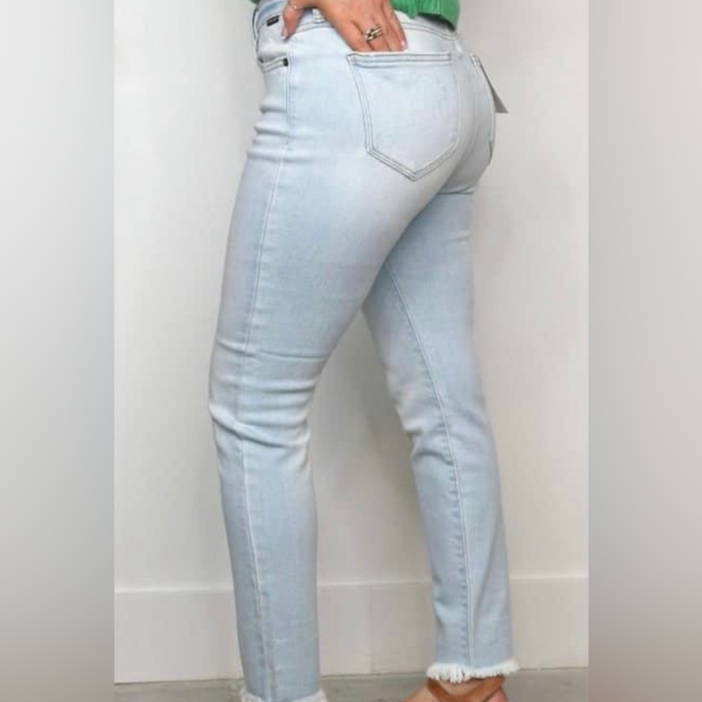 NWT Light Wash Jeans - Picture 2 of 7